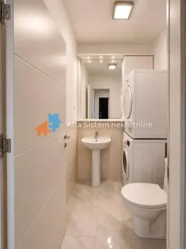 Kupatilo sa umivaonikom, WC šoljom i veš mašinom. - image 13
