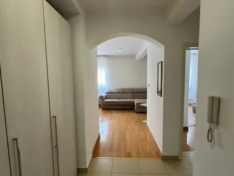Rent, one bedroom apartment, 38m², Budva okolina, Budva - image 2