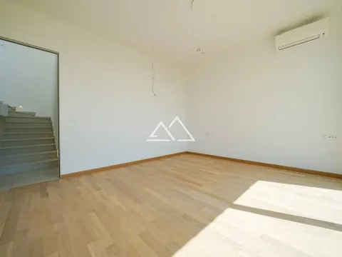 Prodaja, kuća, 286m², Tivat, Crna Gora - image 9