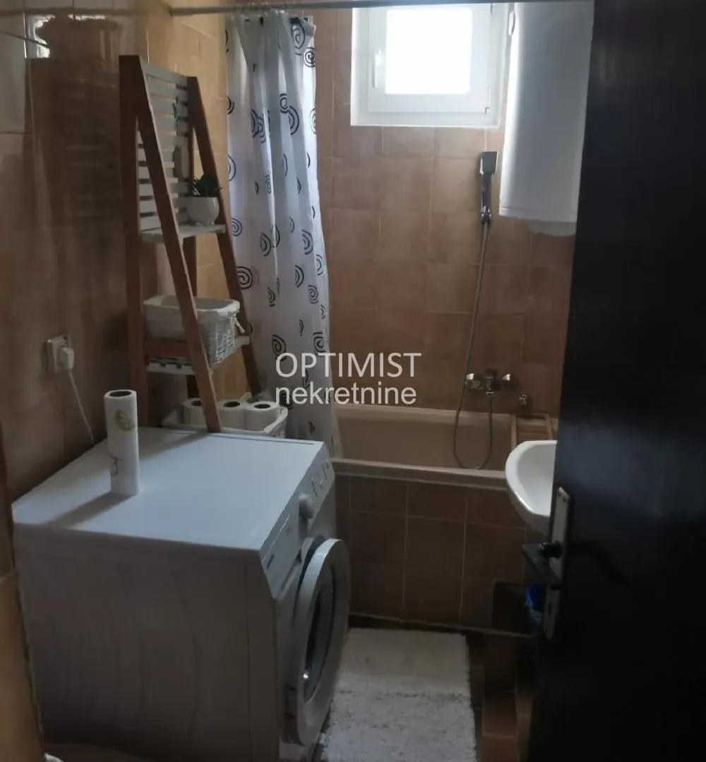 Izdavanje, dvosoban stan, 46m², Zemun Gornji Grad, Zemun Sve Podlokacije