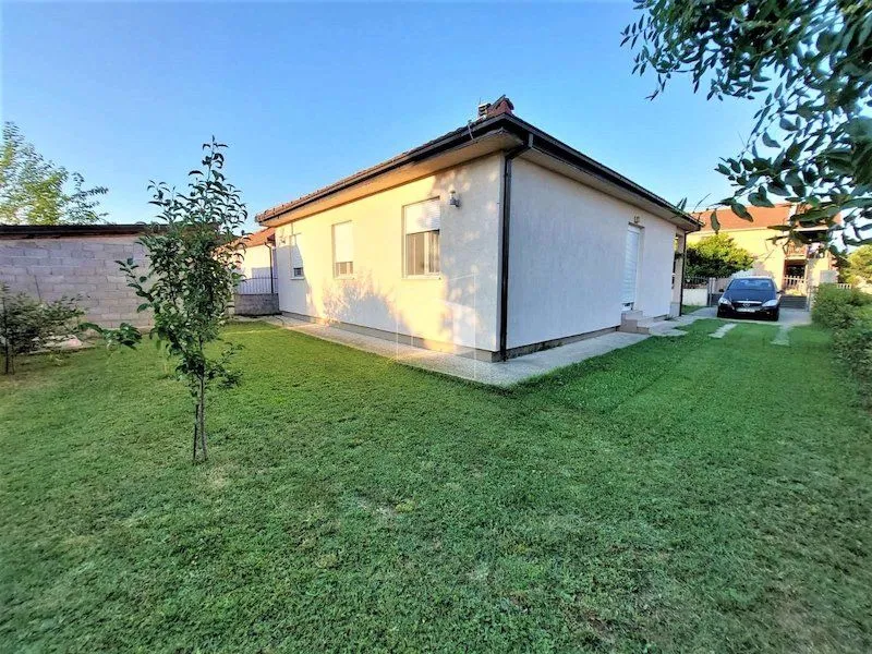 Rent, house, 120m², Tološi, Podgorica