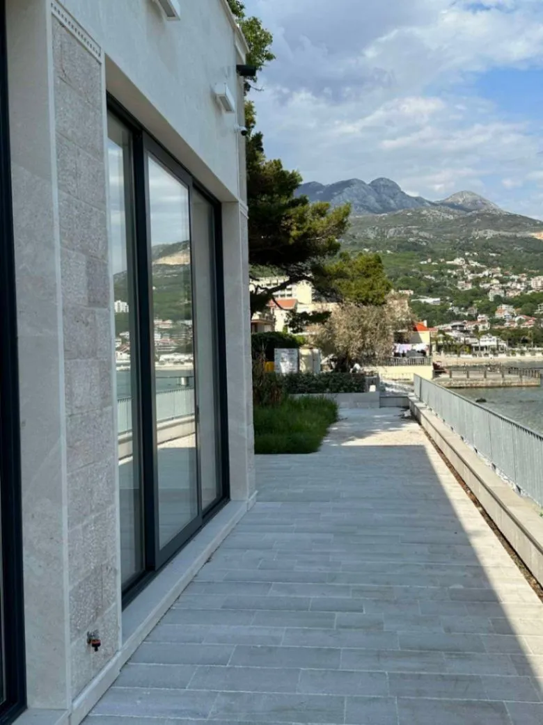 Izdavanje,  poslovni prostor, 178m2, Igalo, Herceg Novi