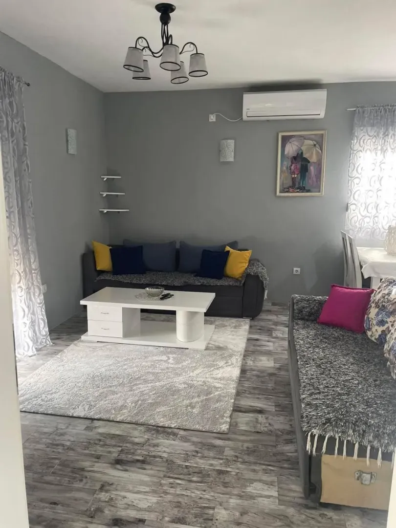 Izdavanje, jednosoban stan, 60m², Malo Brdo, Podgorica