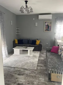 Izdavanje, jednosoban stan, 60m², Malo Brdo, Podgorica - image 13