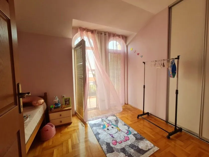 Rent, house, 180m², Tološi, Podgorica