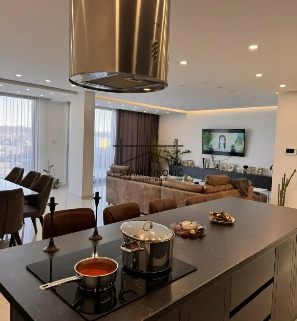 Prodaja, kuća, 230m², Tatarsko brdo, Petrovaradin