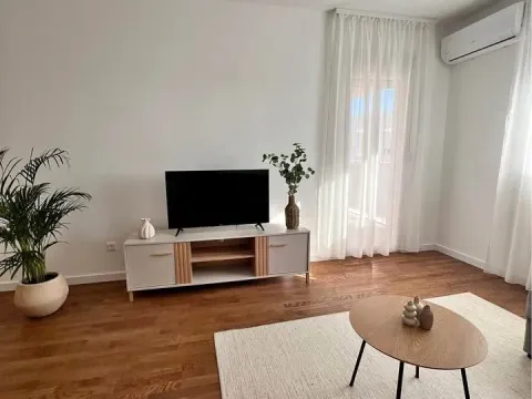 Rent, one bedroom apartment, 45m², Stari Aerodrom, Podgorica - image 10