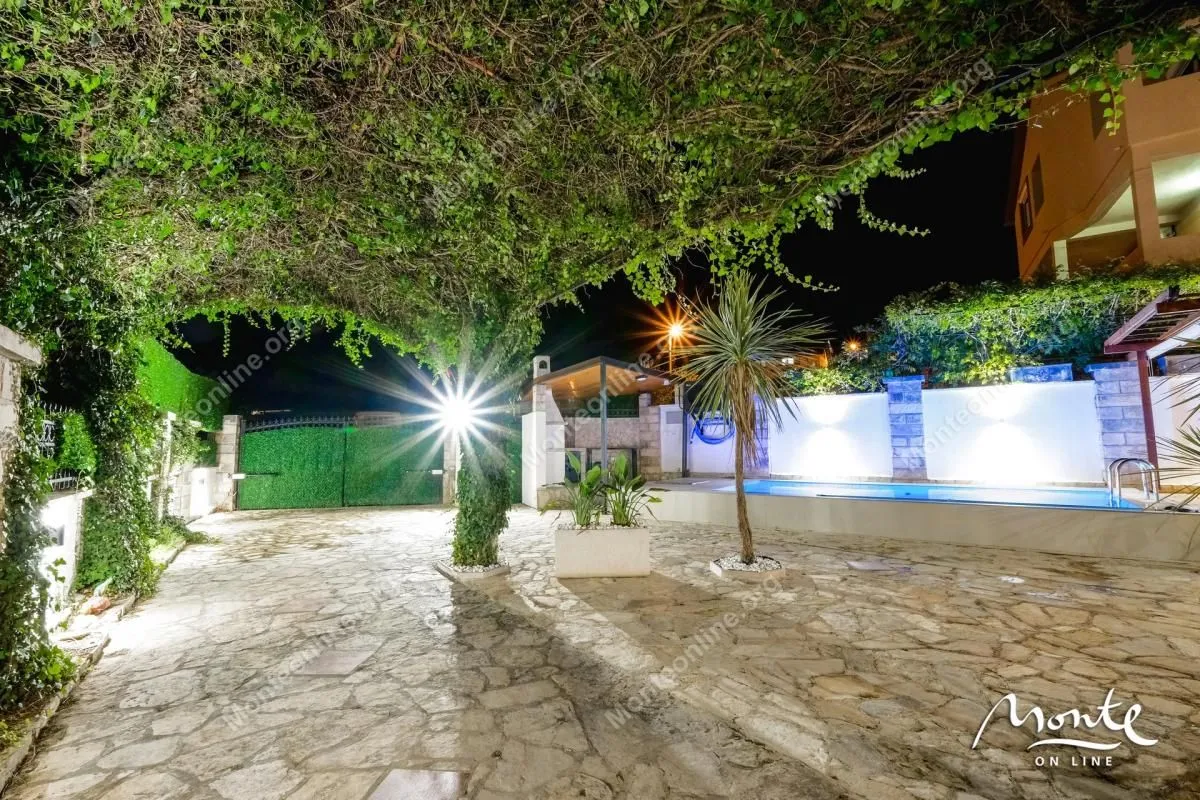 Prodaja, kuća, 198m², Tivat, Crna Gora