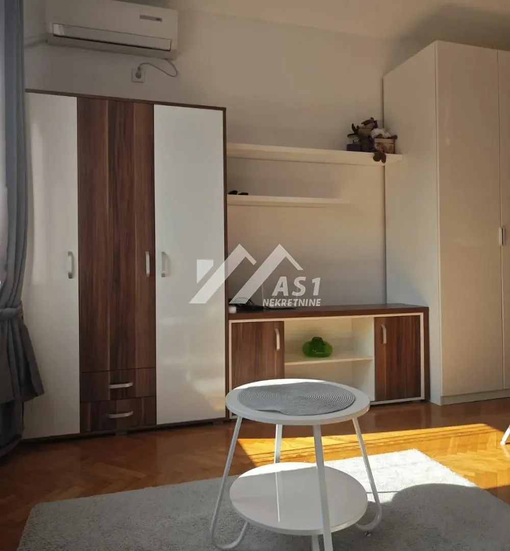 Izdavanje, stan, 22m², Rotkvarija, Novi Sad Sve Podlokacije