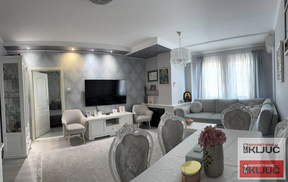 Prodaja, trosoban stan, 70m², Socijalno, Novi Sad Sve Podlokacije