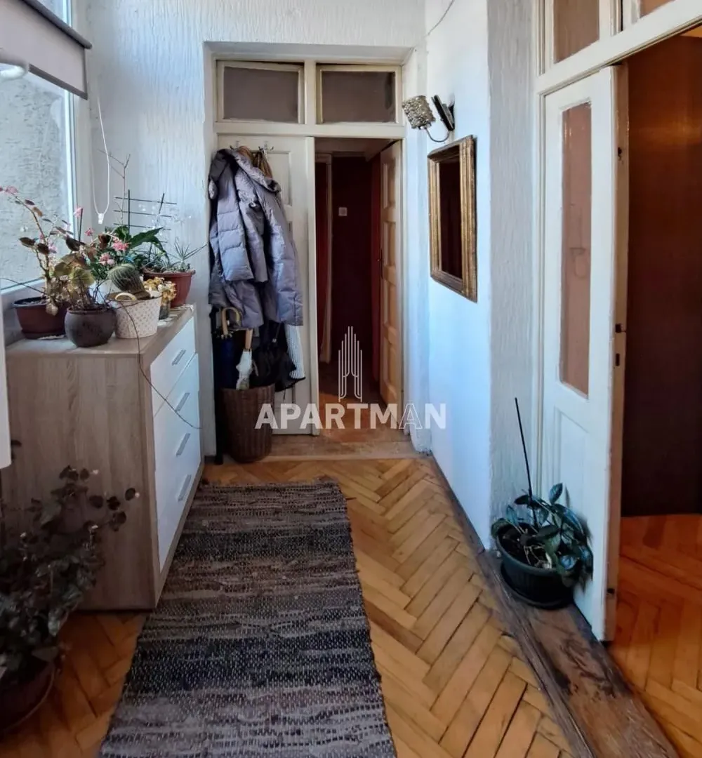 Sale, three bedroom apartment, 74m², Kalenić Pijaca, Vračar Sve Podlokacije