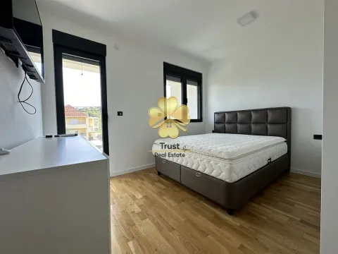 Izdavanje, trosoban stan, 130m², Blok 9, Podgorica - image 8