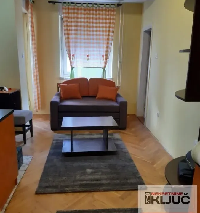 Izdavanje, garsonjera, 23m², Socijalno, Novi Sad Sve Podlokacije