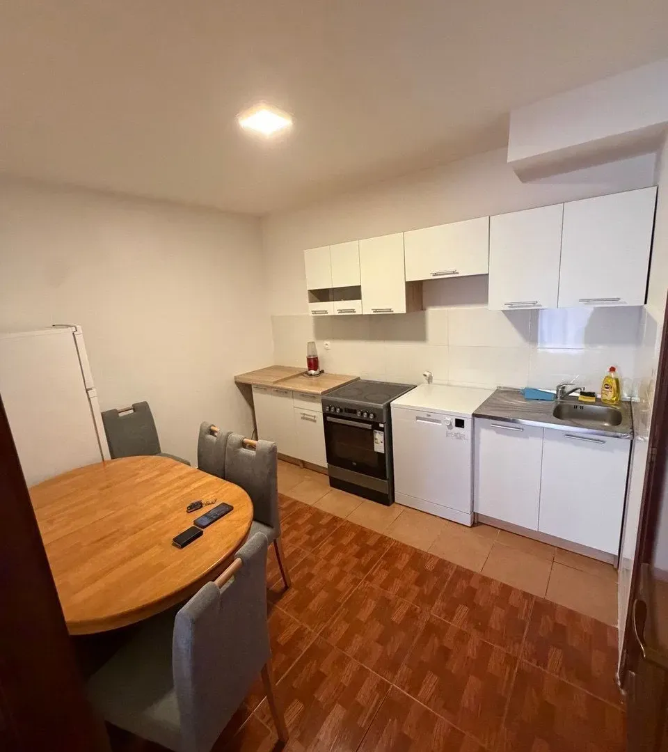 Izdavanje, jednosoban stan, 55m², Budva, Crna Gora