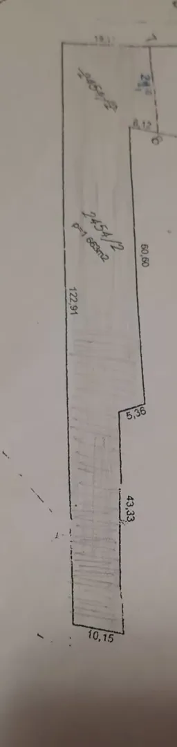 Katastarski plan parcele sa ucrtanim dimenzijama.