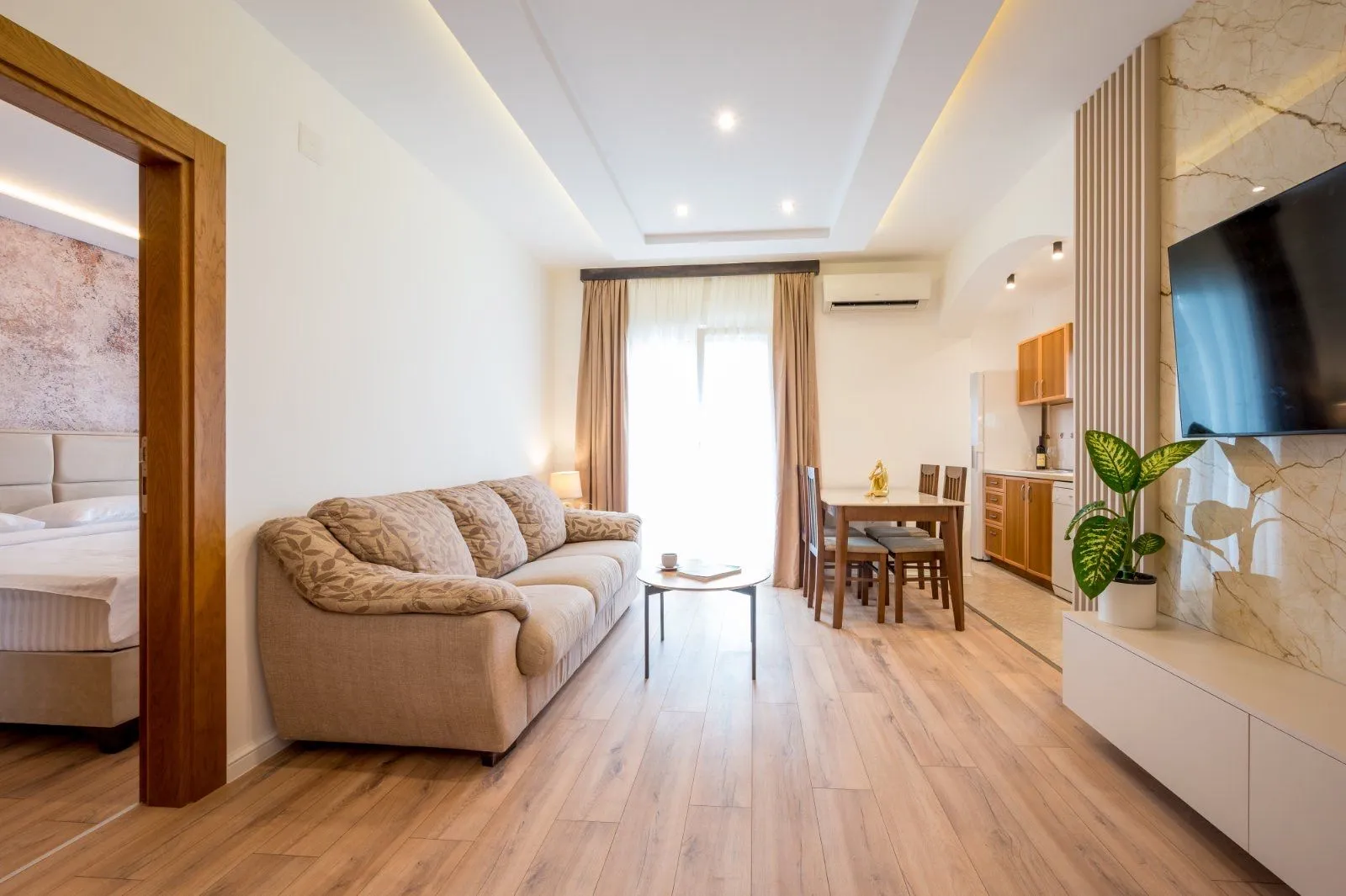 Izdavanje, dvosoban stan, 60m², Pod Kuk, Tivat