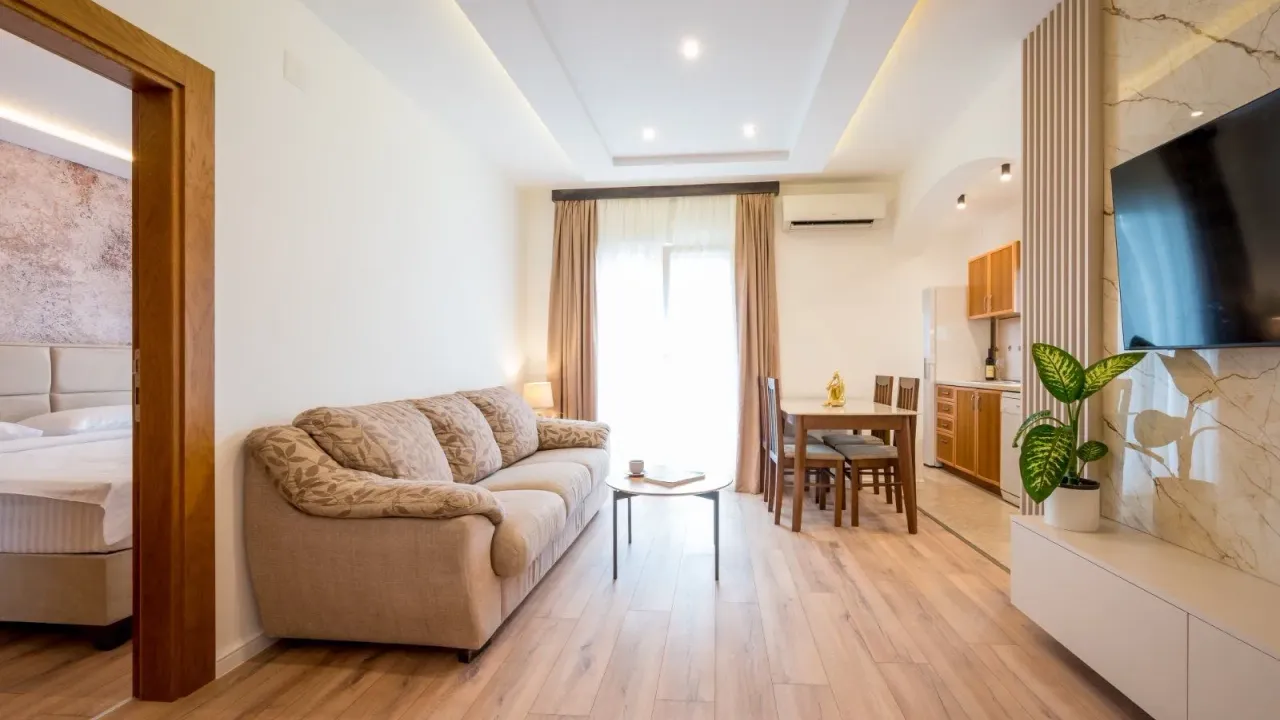 Izdavanje, dvosoban stan, 60m², Pod Kuk, Tivat