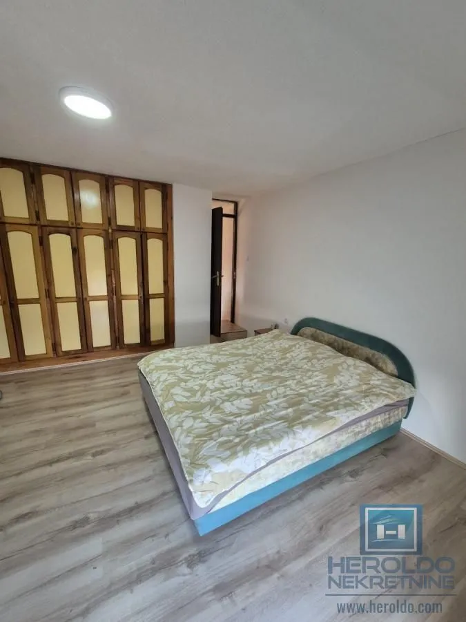 Prodaja, trosoban stan, 93m², Ćuprija, Srbija