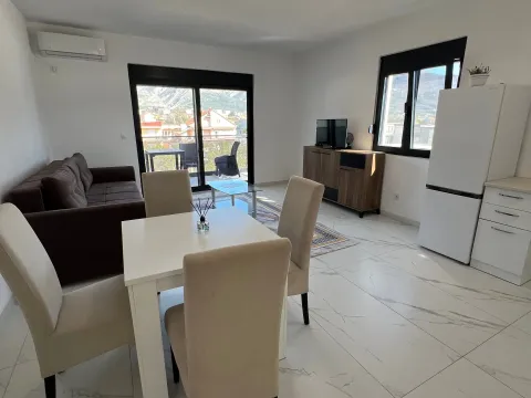 Izdavanje, dvosoban stan, 75m², Polje, Bar - image 2