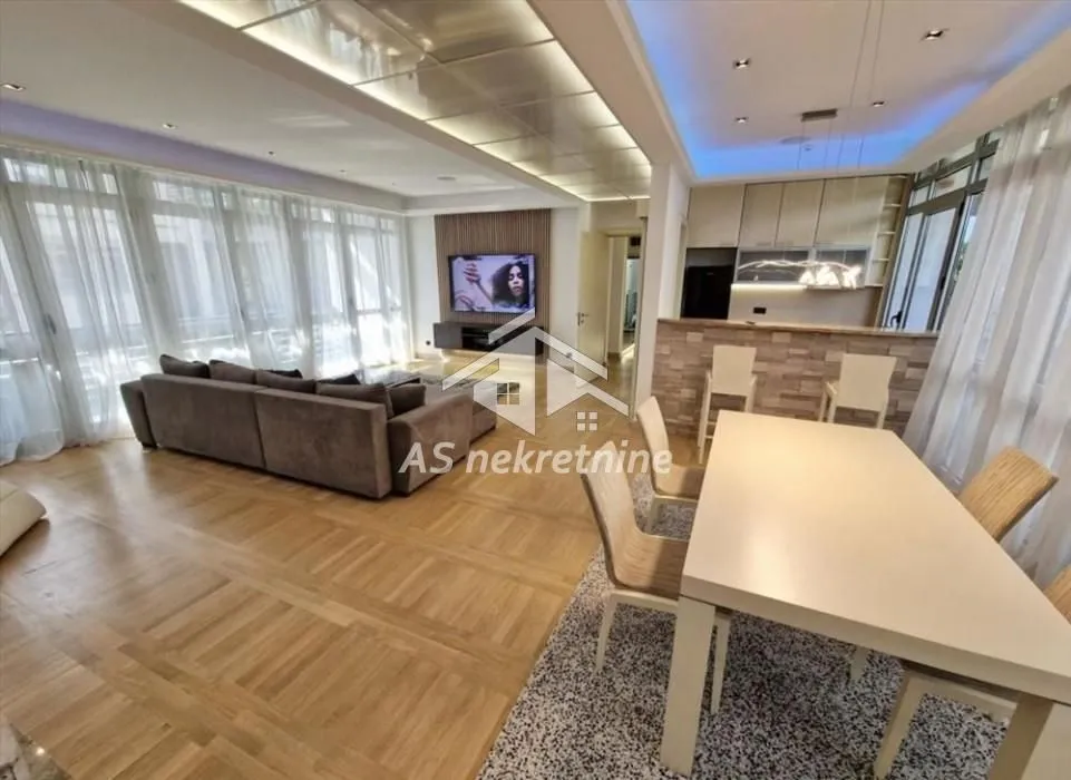 Izdavanje, četvorosoban stan, 148m², Savski Venac, Beograd