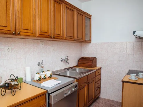 Izdavanje, dvosoban stan, 91m², Škaljari, Kotor - image 22