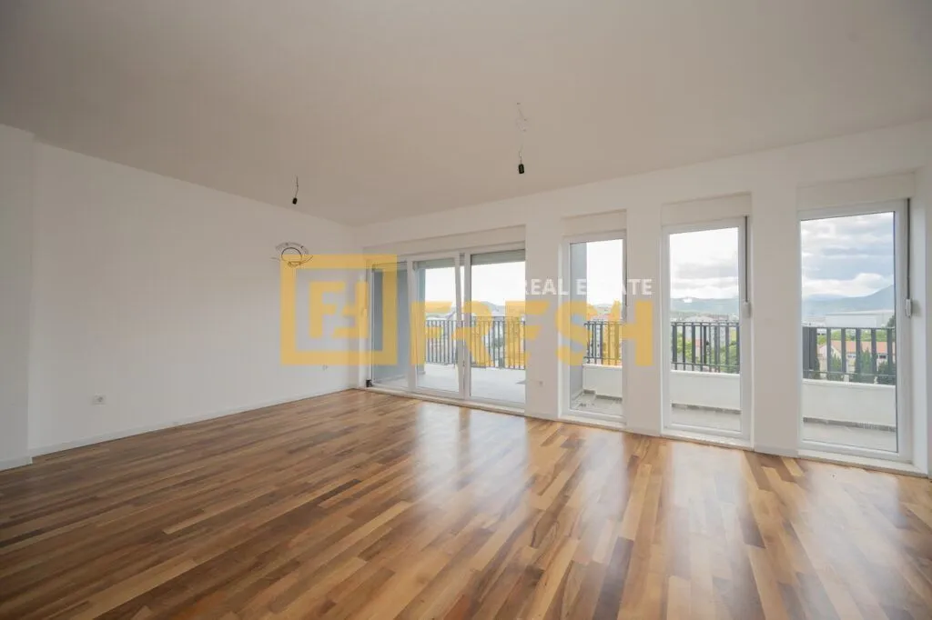 Prodaja, trosoban stan, 131m², Krivi Most, Podgorica