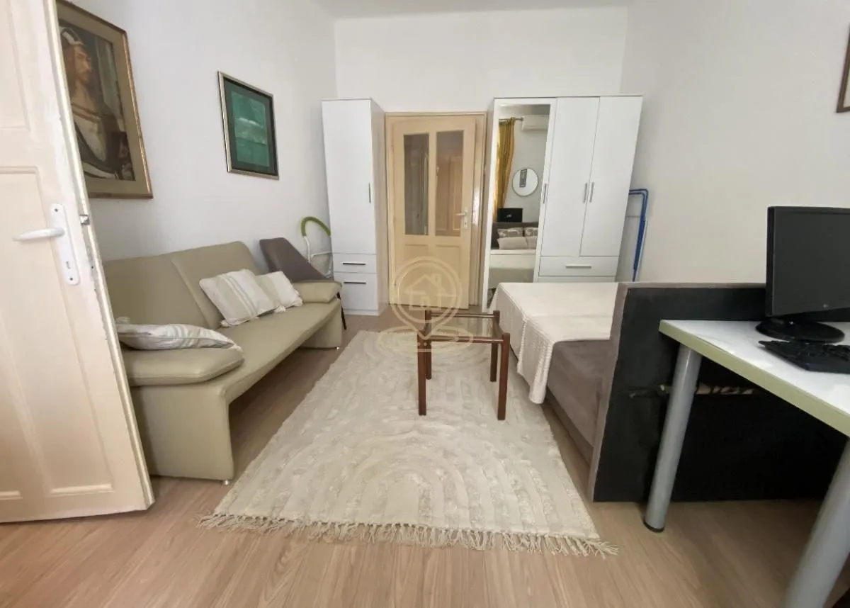 Rent, one bedroom apartment, 28m², Stari Grad, Beograd
