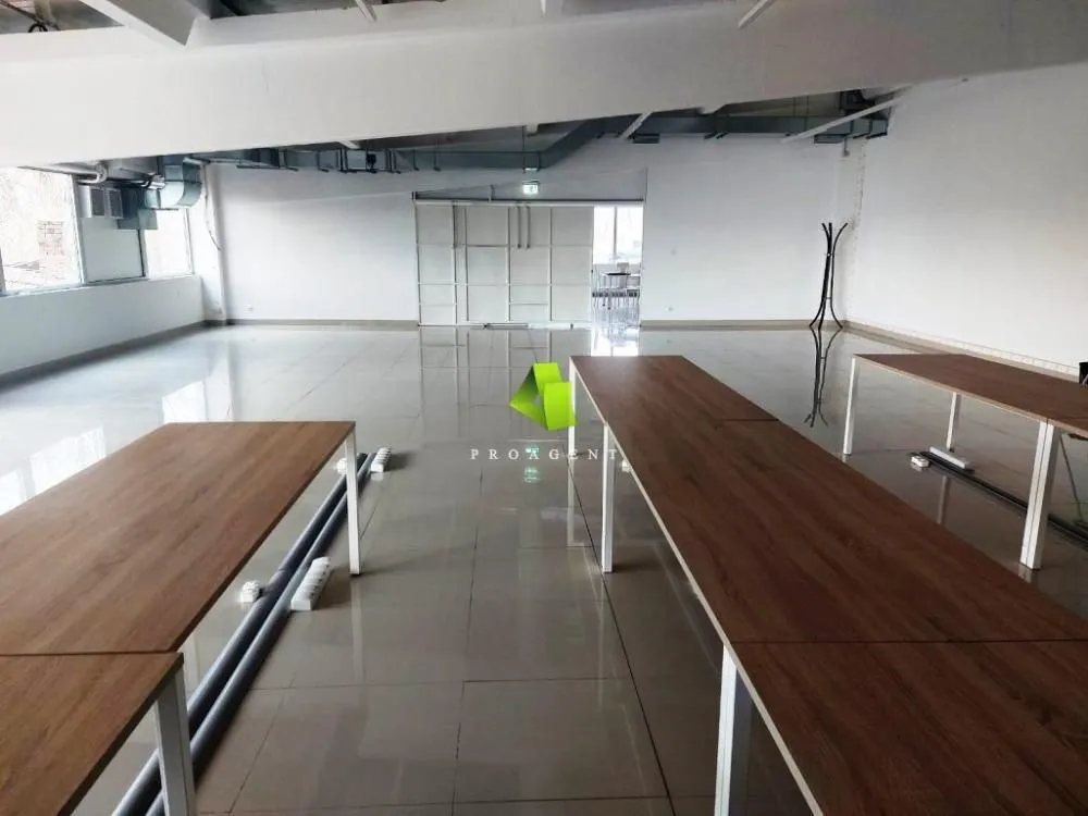 Rent, office space, 530m², Medijana, Niš