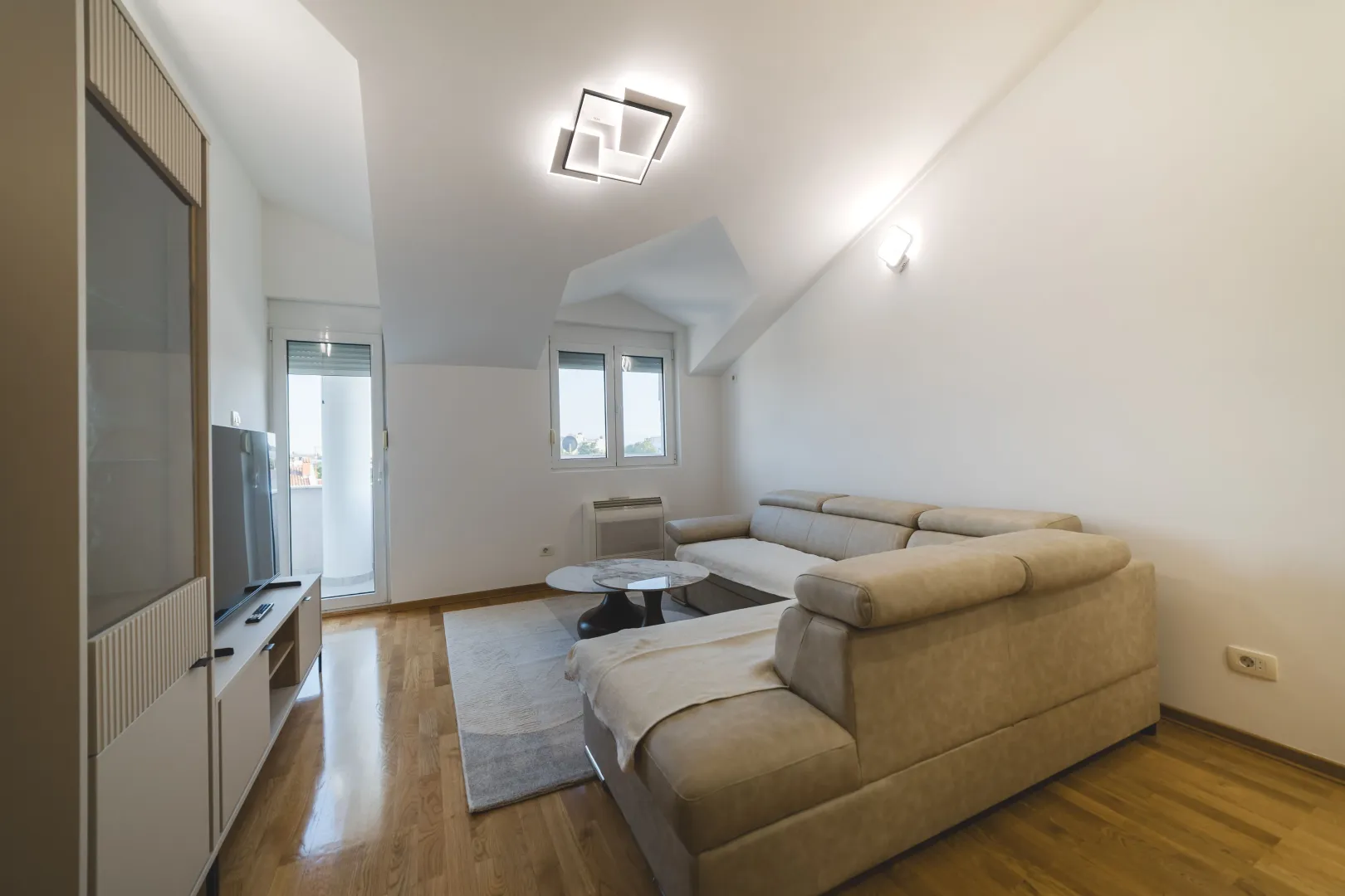 Izdavanje, dvosoban stan, 62m², Momišići, Podgorica
