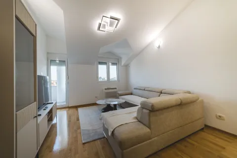 Izdavanje, dvosoban stan, 62m², Momišići, Podgorica - image 2
