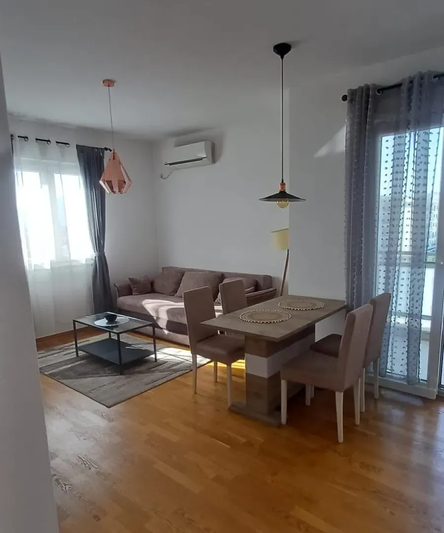 Izdavanje, jednosoban stan, 42m², City Kvart, Podgorica