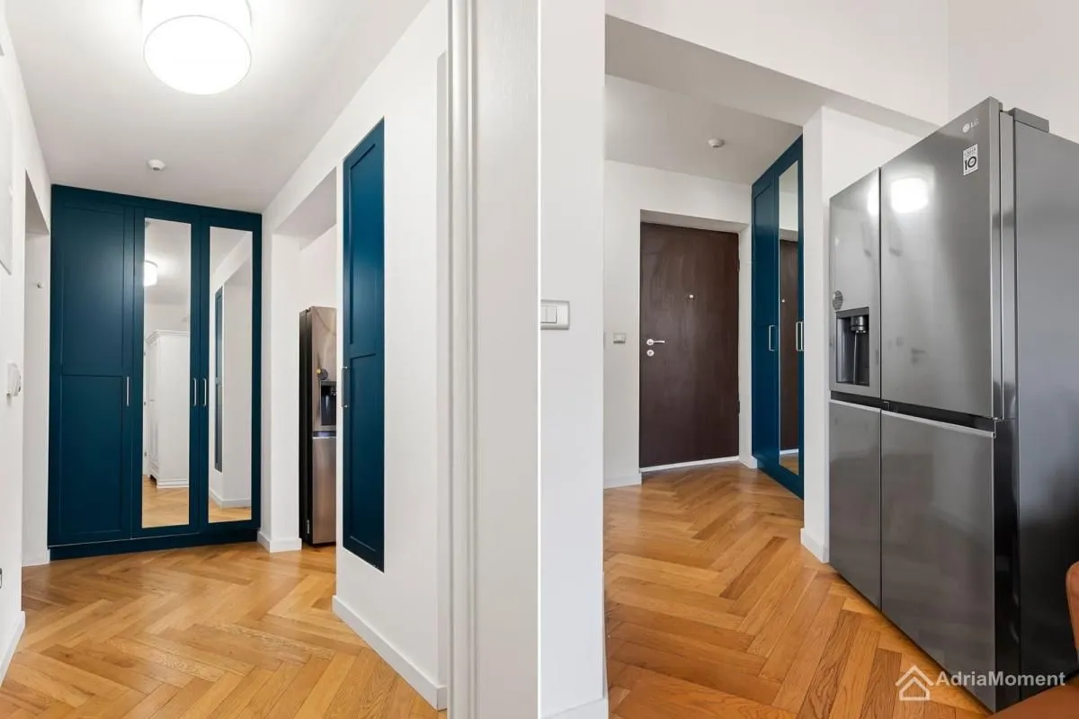 Sale, two bedroom apartment, 68m², Centar, Tivat