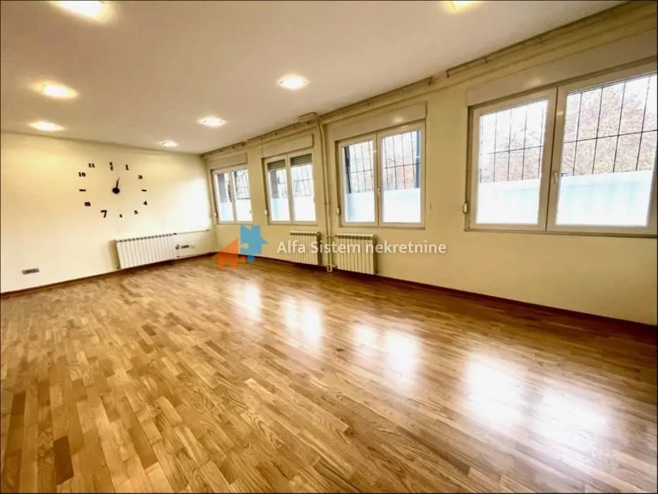 Izdavanje, poslovni prostor, 80m², Stari Grad, Beograd