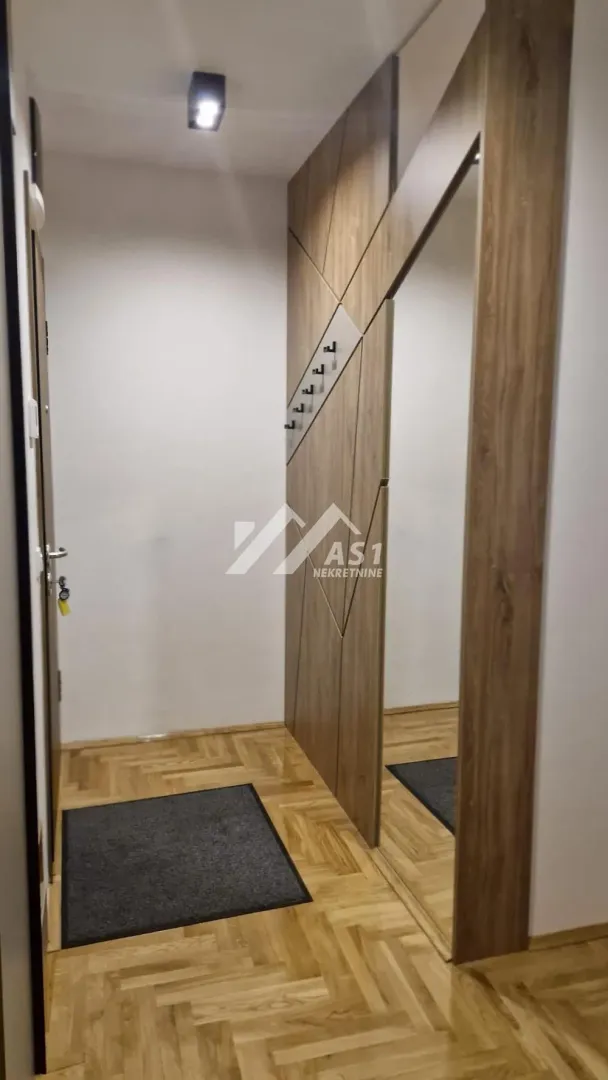 Izdavanje, trosoban stan, 52m², Salajka, Novi Sad Sve Podlokacije