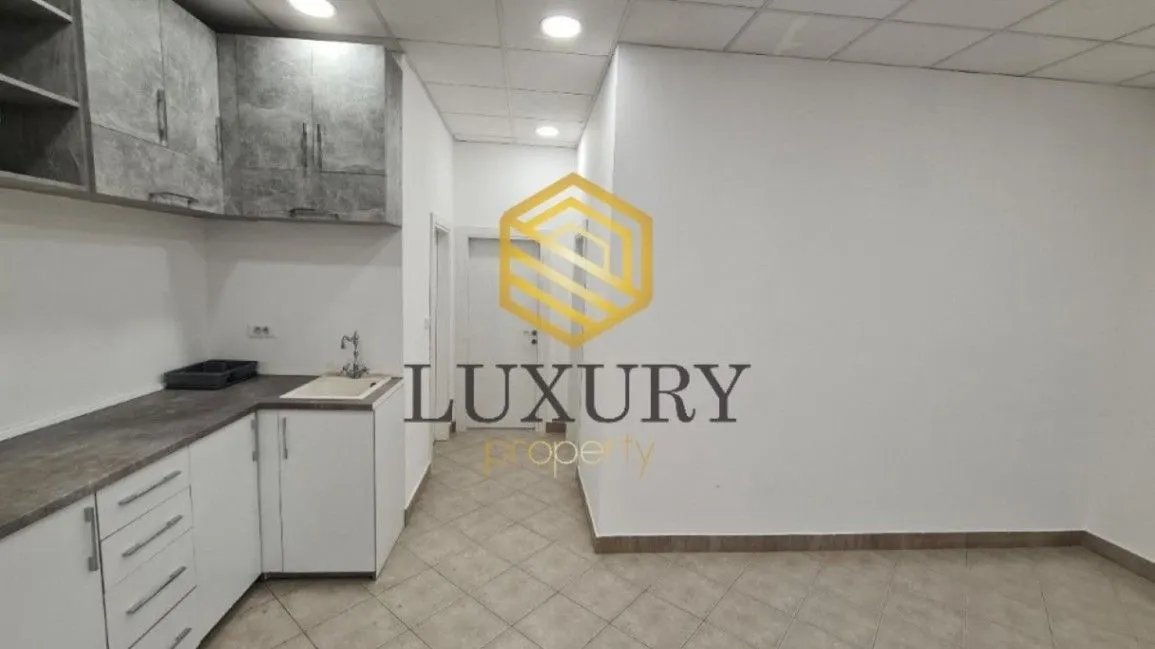 Izdavanje, poslovni prostor, 90m², Stari Aerodrom, Podgorica