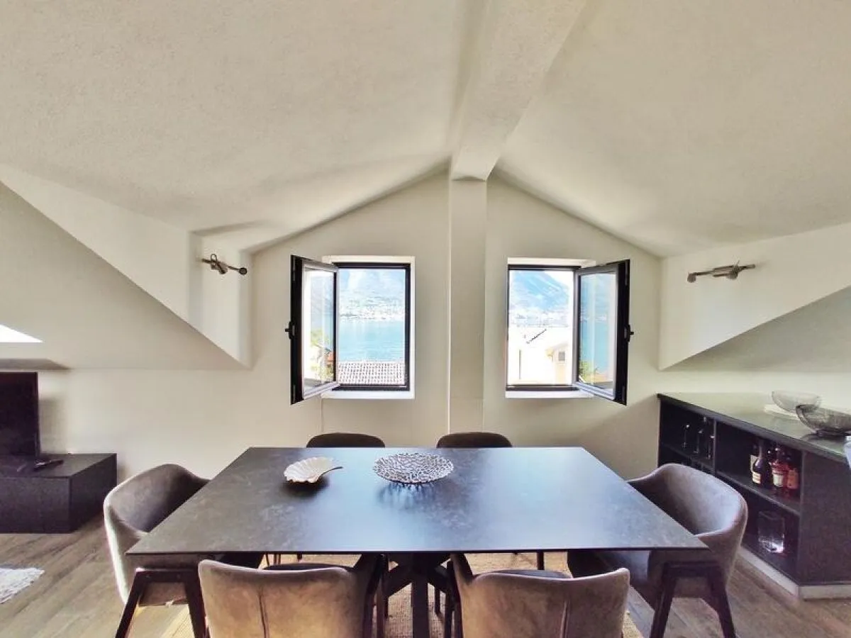 Prodaja, dvosoban stan, 82m², Dobrota, Kotor