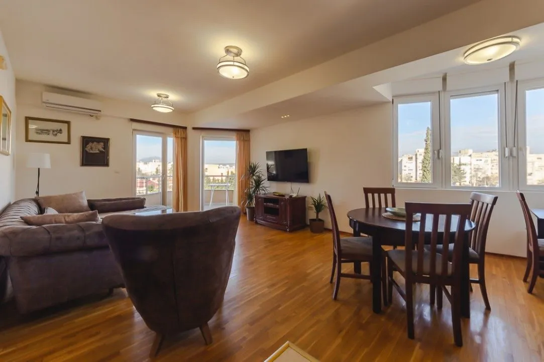 Izdavanje, dvosoban stan, 90m², Zabjelo, Podgorica