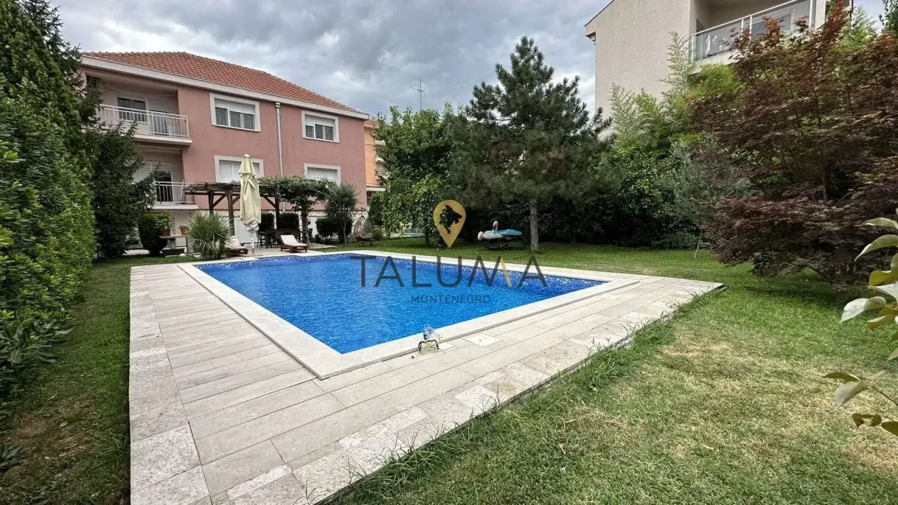 Sale, house, 340m², Gorica C, Podgorica