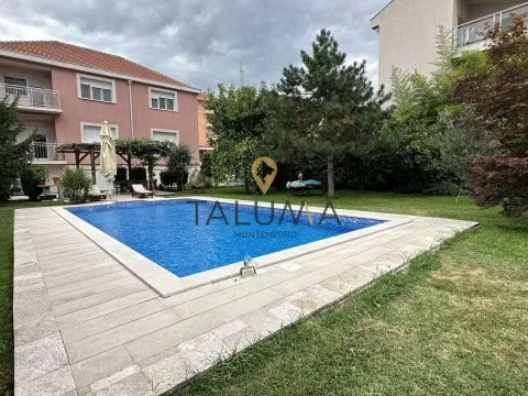 Prodaja, kuća, 340m², Gorica C, Podgorica