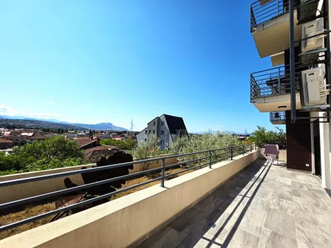 Rent, two bedroom apartment, 76m², Gorica C, Podgorica - image 7