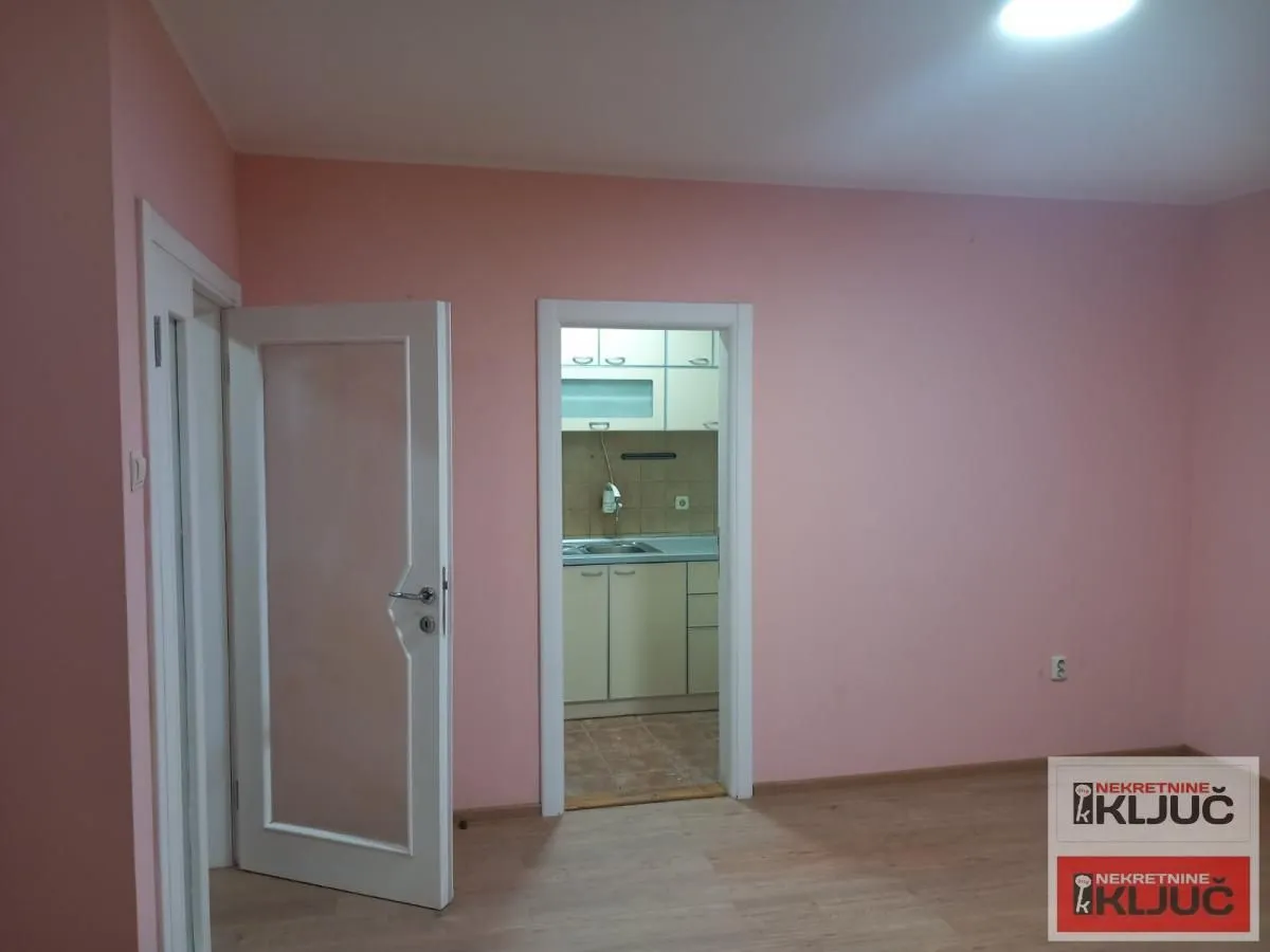 Prodaja, dvosoban stan, 44m², Bulevar Oslobodjenja, Novi Sad Sve Podlokacije