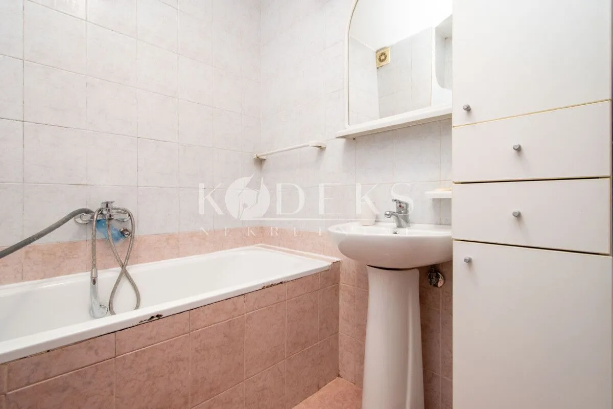 Izdavanje, jednosoban stan, 37m², Stari Aerodrom, Podgorica