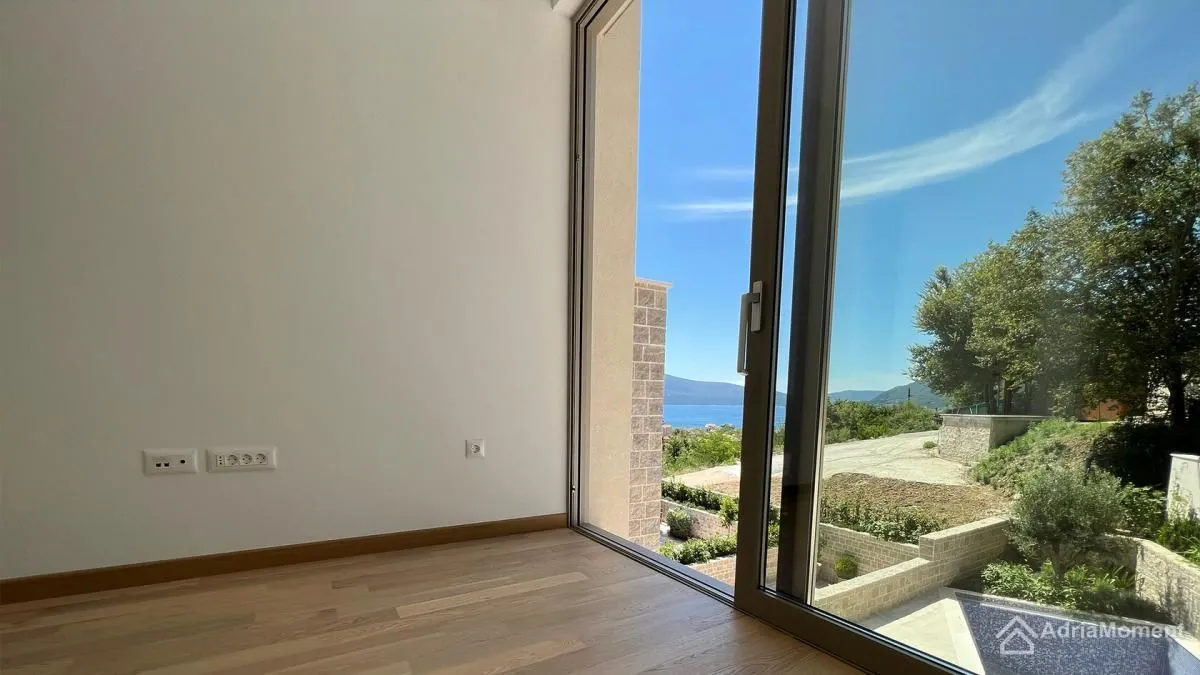 Prodaja, kuća, 286m², Donja Lastva, Tivat