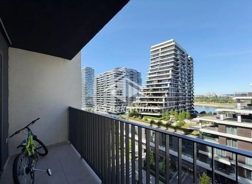 Izdavanje, trosoban stan, 87m², Savski Venac, Beograd