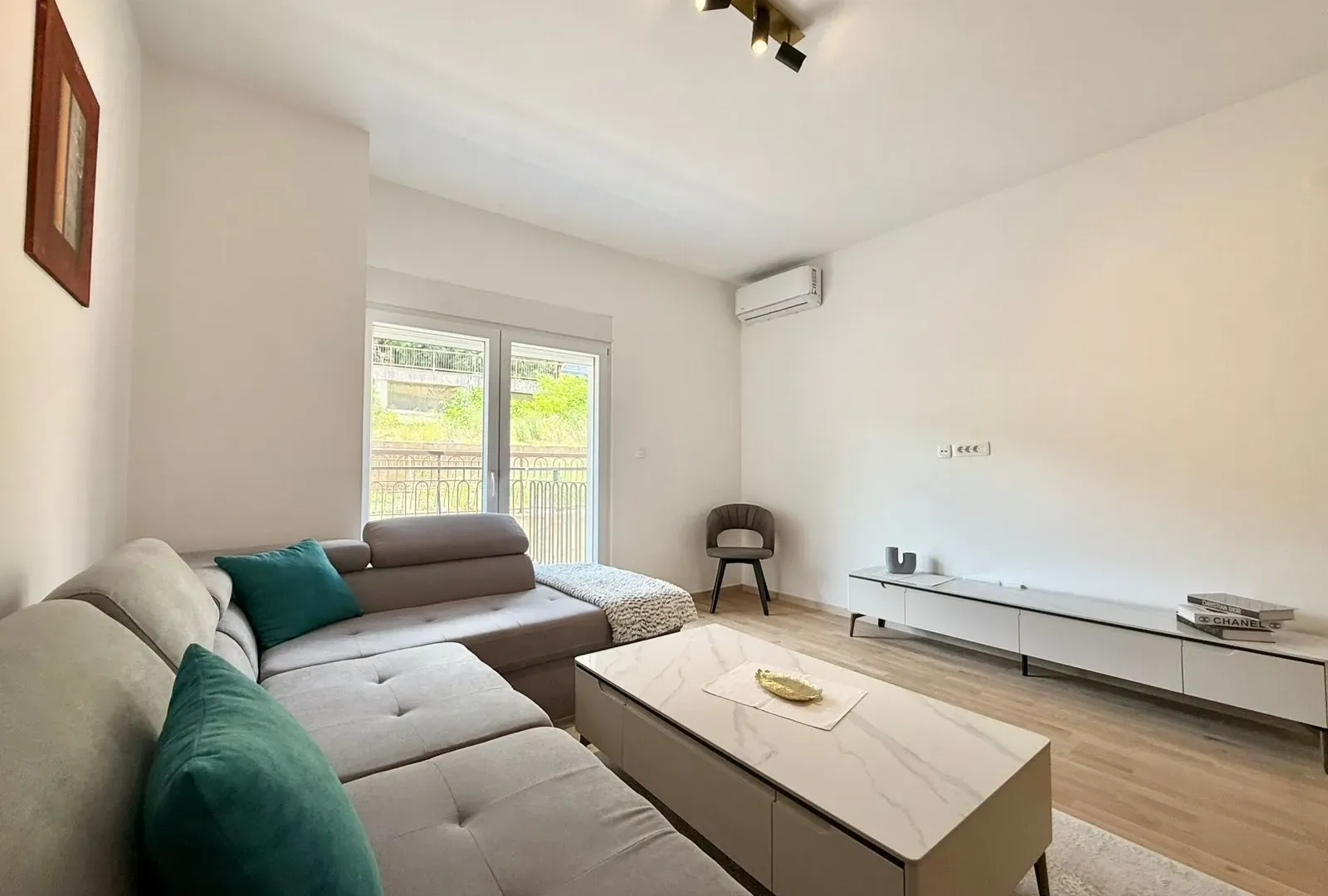Prodaja, dvosoban stan, 68m², Momišići, Podgorica