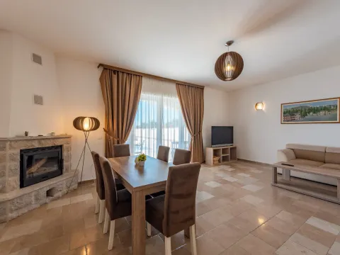 Izdavanje, kuća, 150m², Reževići, Budva - image 9