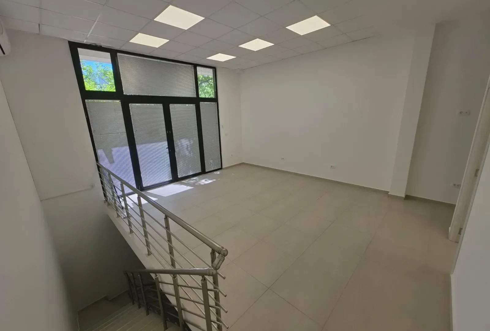 Rent, office space, 115m², Blok 6, Podgorica