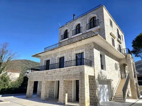 Prodaja, kuća, 374m², Tivat, Crna Gora - image 2