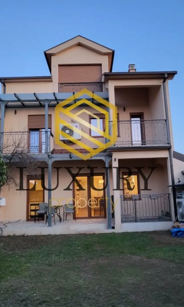 Rent, house, 280m², Stara Varoš, Podgorica