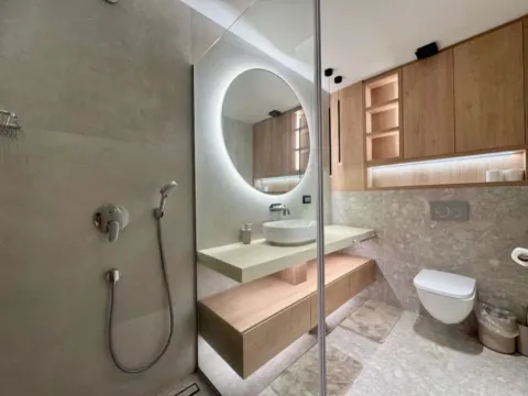 Daily-rent, one bedroom apartment, 56m², Centar, Budva - image 11